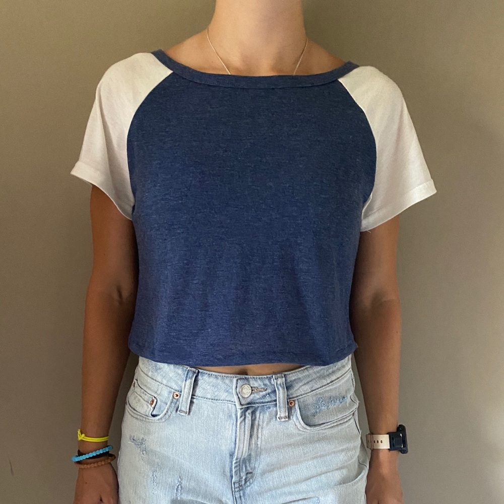 Navy blue cropped soft t-shirt